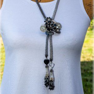 Black & white lariat necklace
